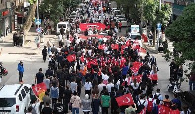 İnegöllü Gençler 19 Mayıs Coşkusunu Sokaklara Taşıdı