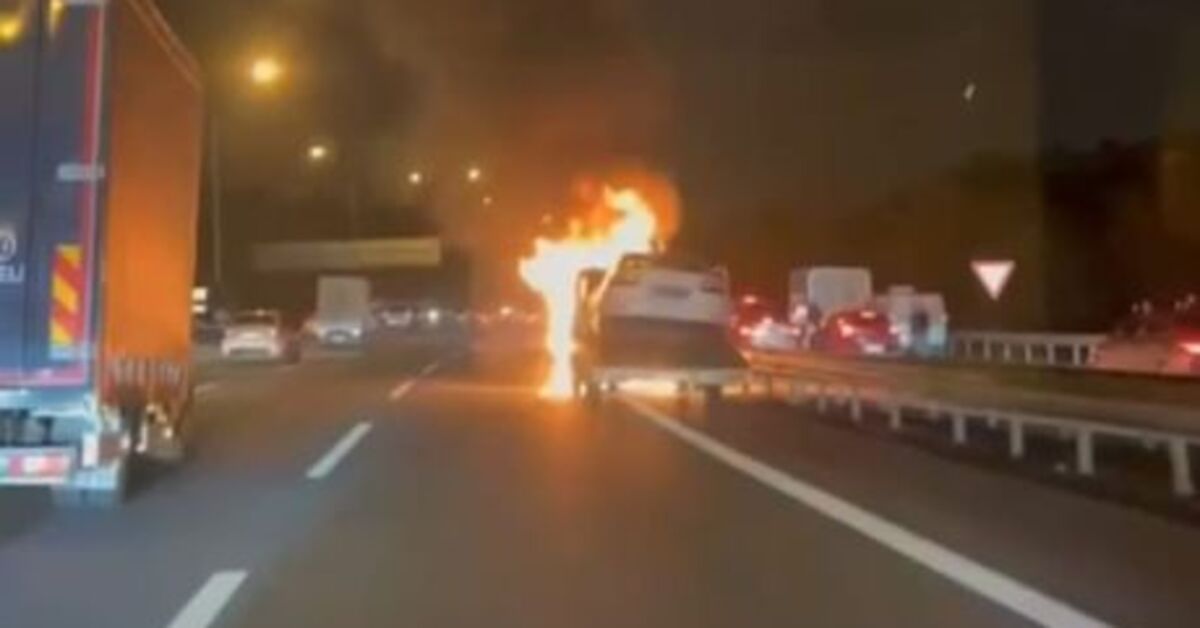 Beykoz TEM Otoyolu’nda hasarlı araç taşıyan çekici alev alev yandı