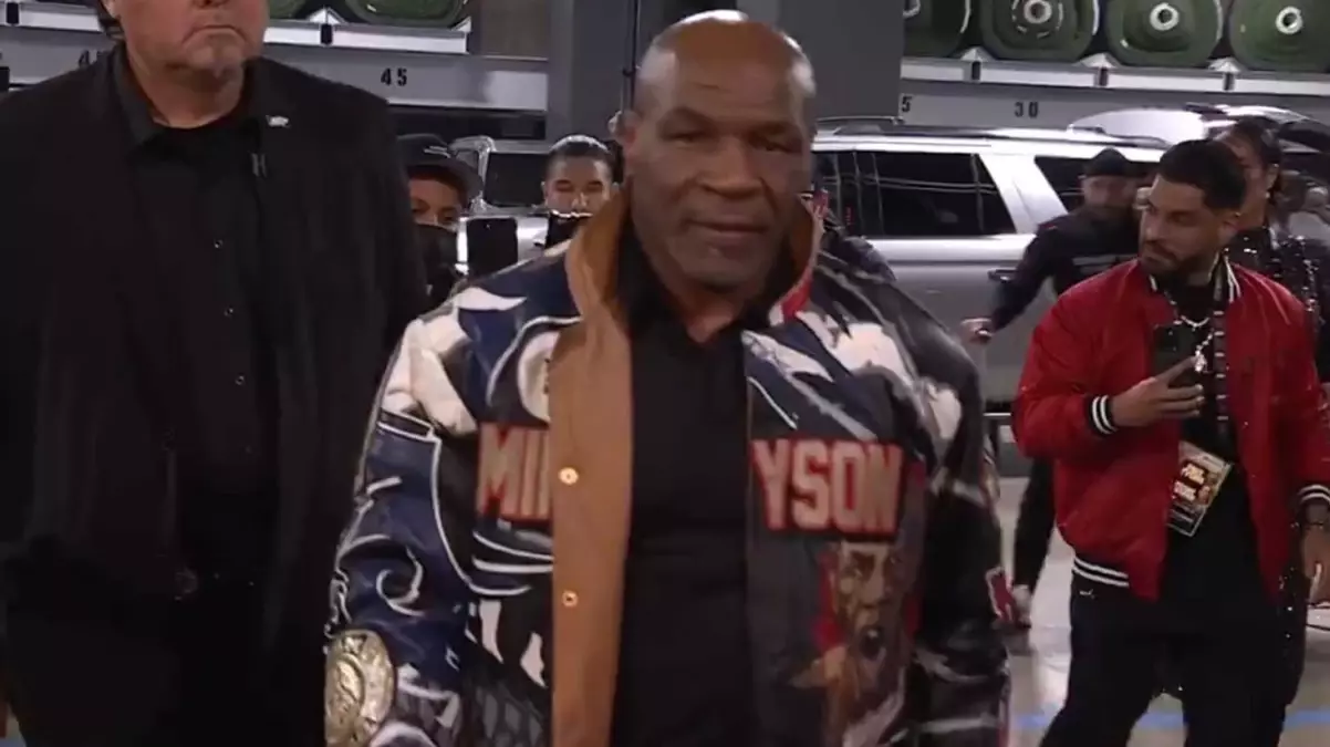 Herkes Mike Tyson’ın ceketindeki detayı konuşuyor